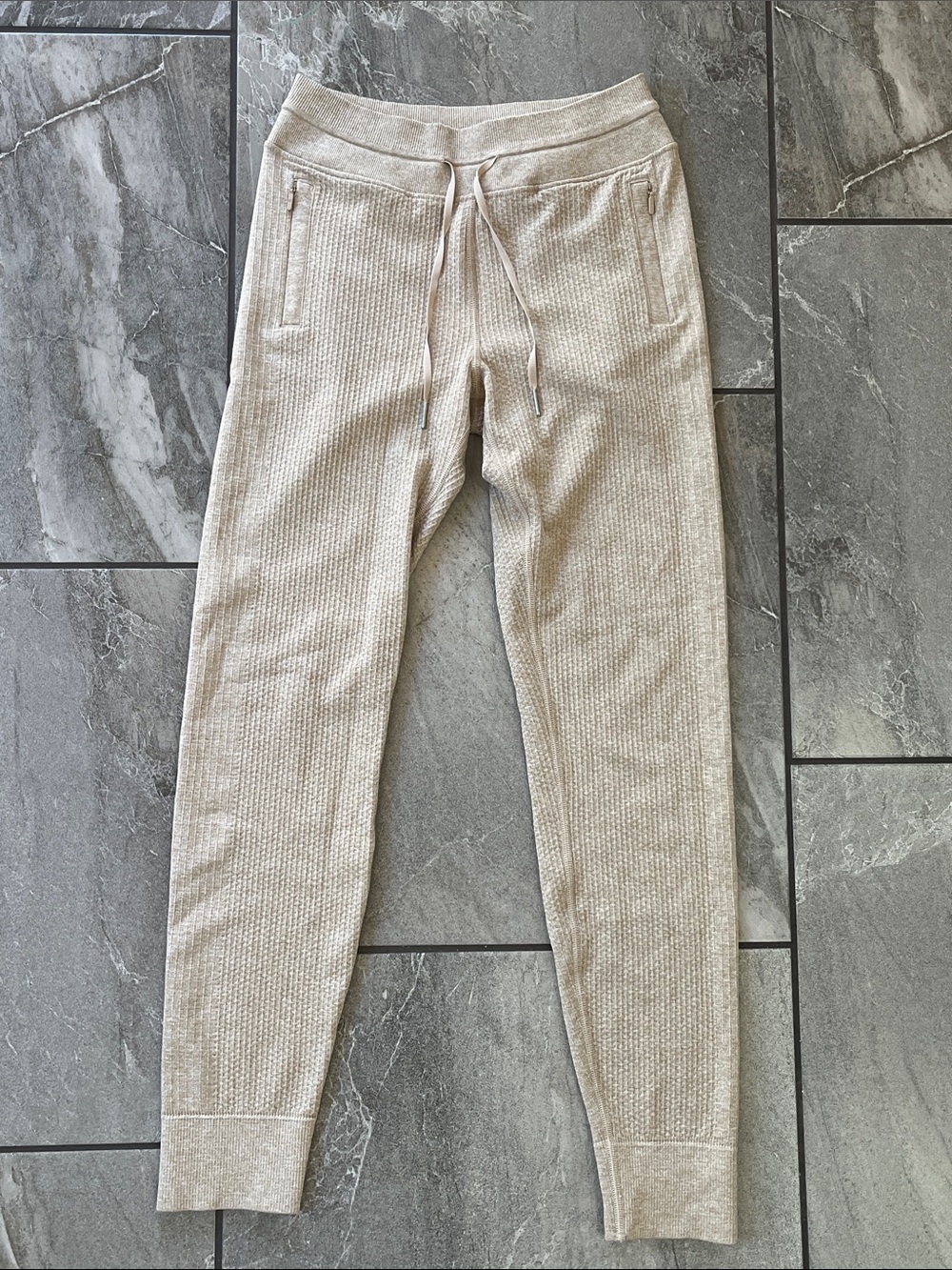 🍋 Lululemon Engineered Warmth Jogger Size 4 Merino Wool Cafe Au Lait / White